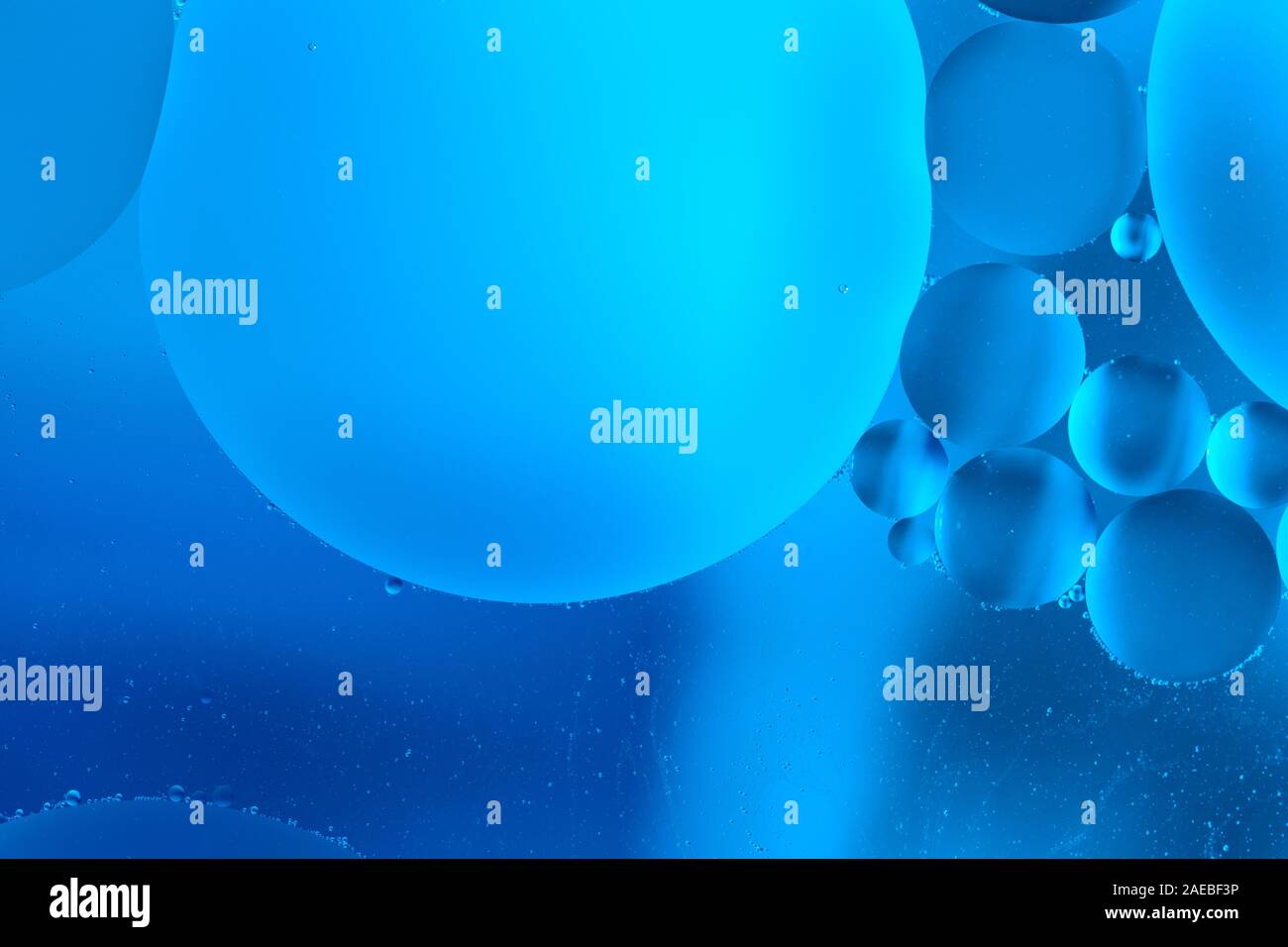 Oil pattern in water hi-res stock photography and images - Alamy