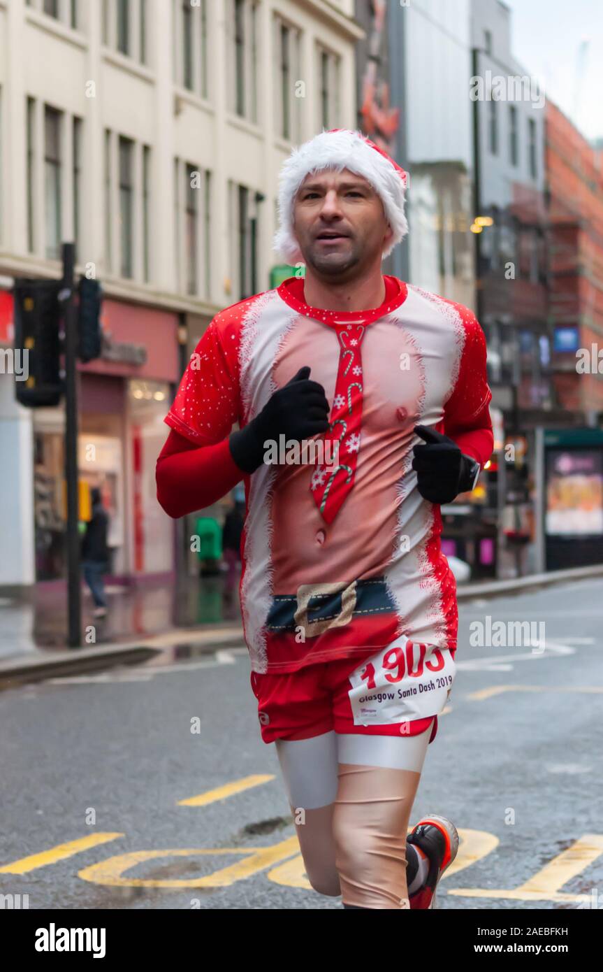 Glasgow, Scotland, UK. 8th December, 2019 Thousands of participants dressed in Santa suits take