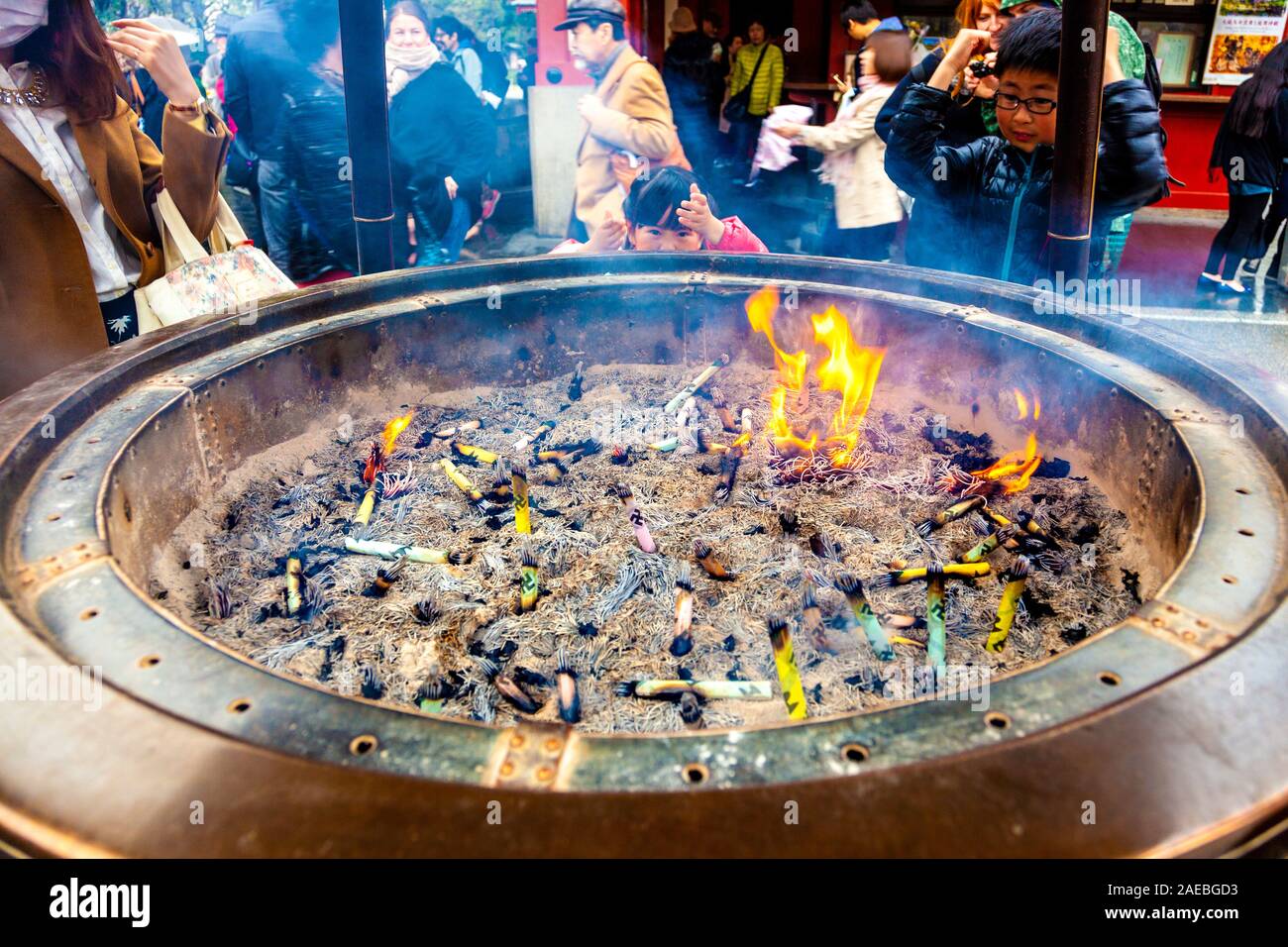 Incense burner buddhist temple hi-res stock photography and images - Alamy