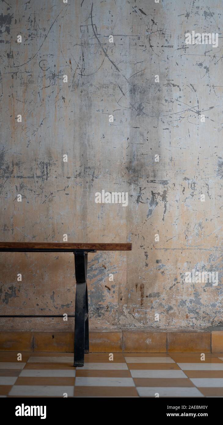 Bench infront of a concret wall Stock Photo - Alamy