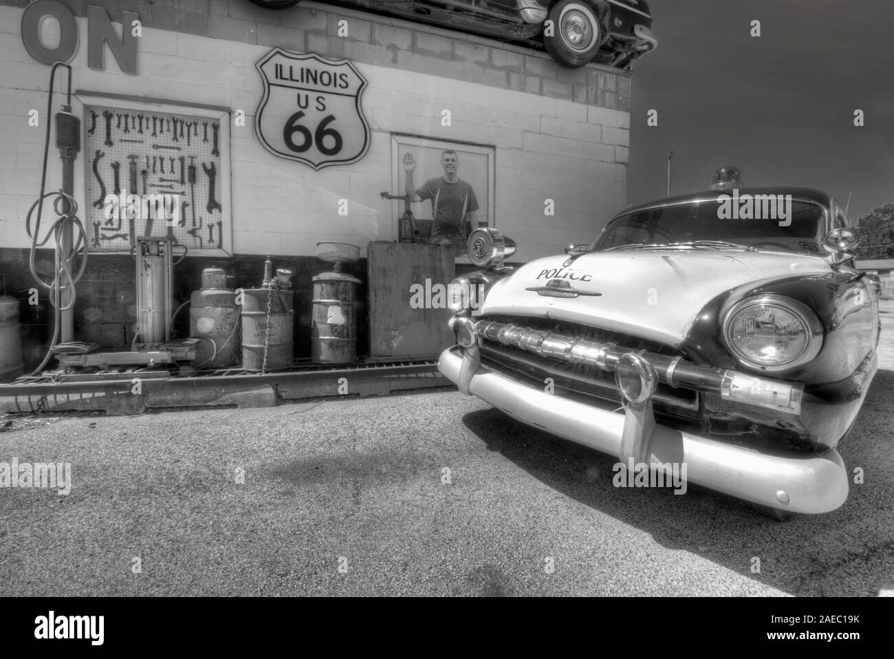 Dicks Towing Garage On Route 66 In Joliet Illinois Stock Photo Alamy