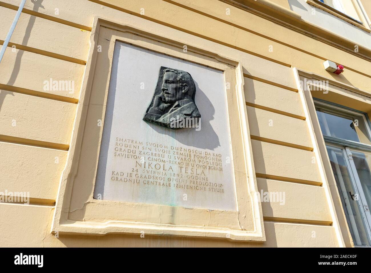 nikola tesla - memorial plaque Stock Photo - Alamy