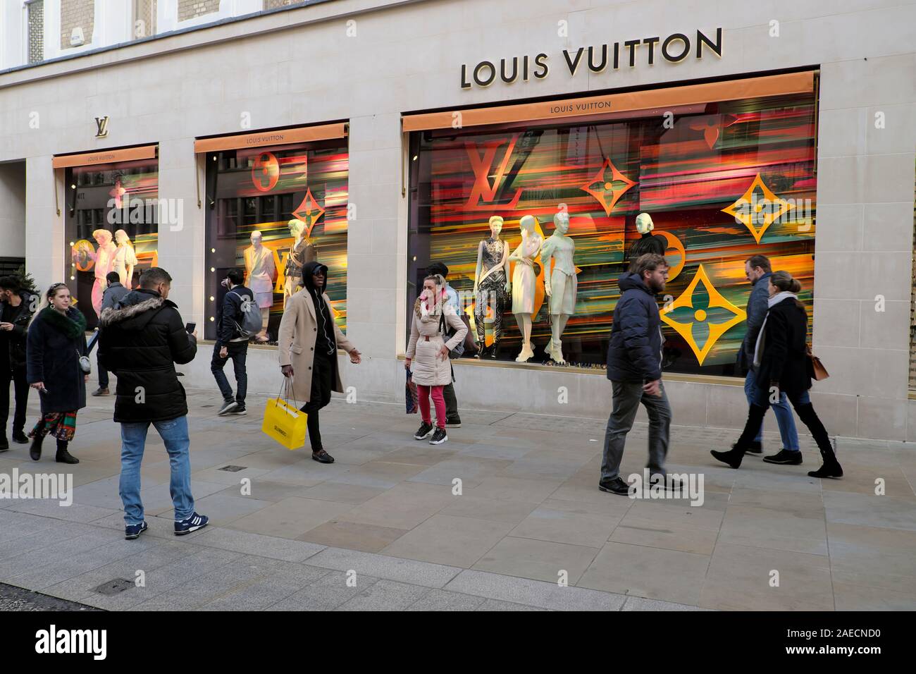 London, England, UK. Louis Vuitton shop in Bond Street Stock Photo - Alamy