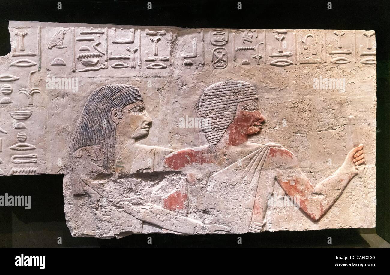 Relief of Ka-aper and Tjenetet from the Tomb of Ka-aper, Saqqara, Egypt.  Old Kingdom, early 5th Dynasty, c. 2494-2487 BC Stock Photo