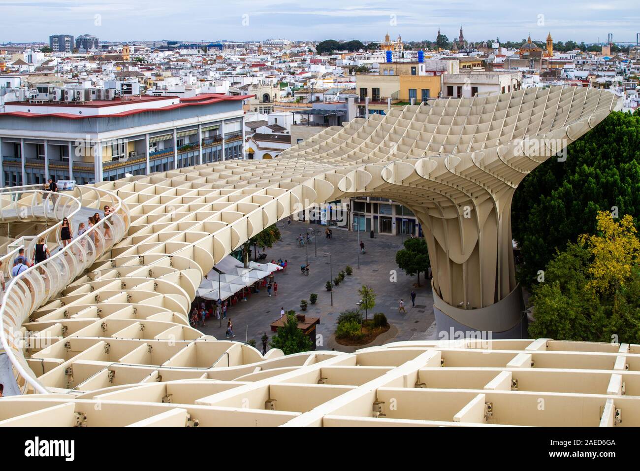 Extra muros - Page 3 Sevilla-spain-september-21-view-of-sevilla-mushrooms-also-known-as-metropol-parasol-project-by-architect-jrgen-mayer-the-largest-wood-struc-2AED6GA