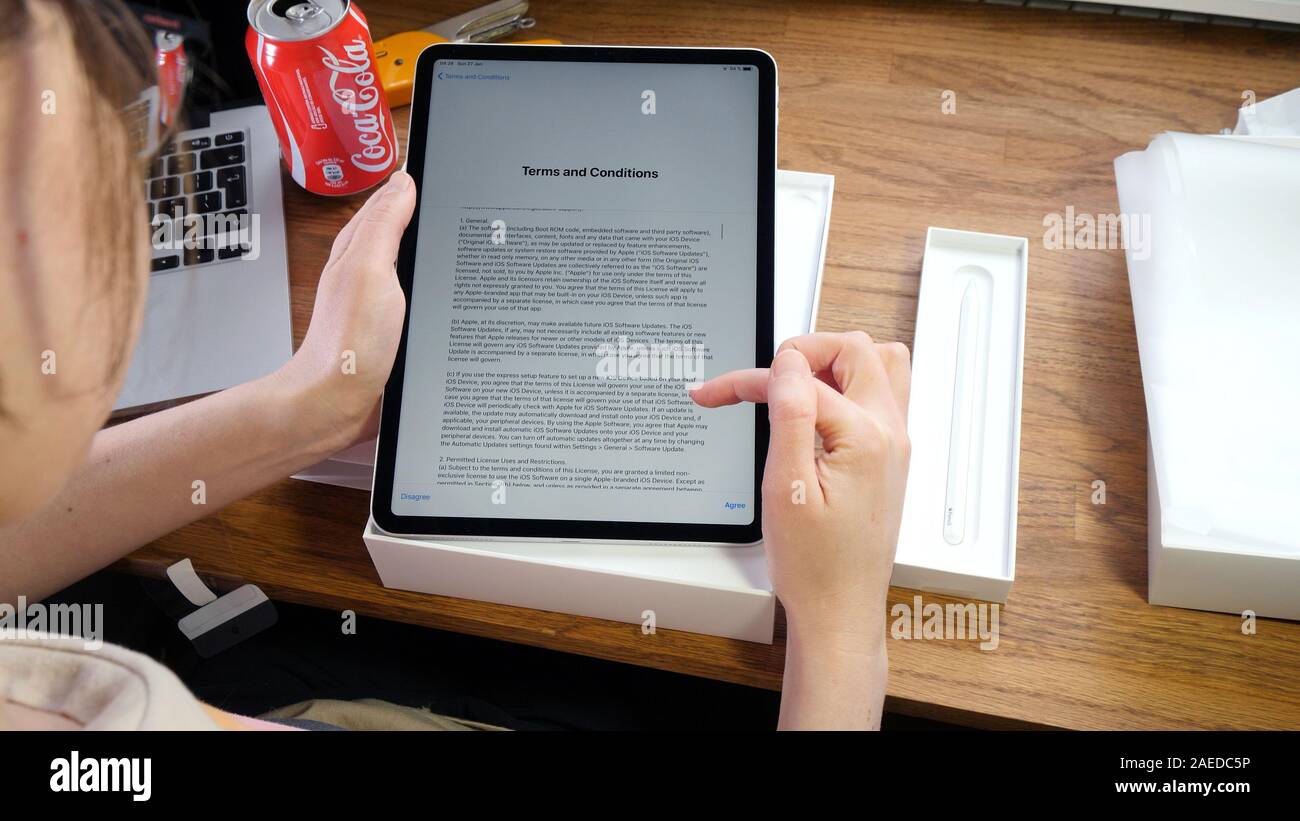 Apple terms and conditions hi-res stock photography and images - Alamy
