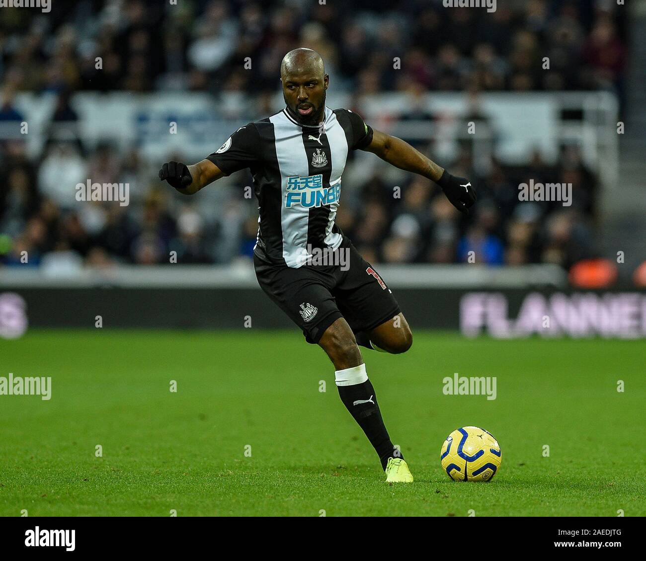 8th December 2019, St. James's Park, Newcastle, England; Premier League, Newcastle United v Southampton : Jetro Willems (15) of Newcastle United in action Credit: Iam Burn/News Images Stock Photo