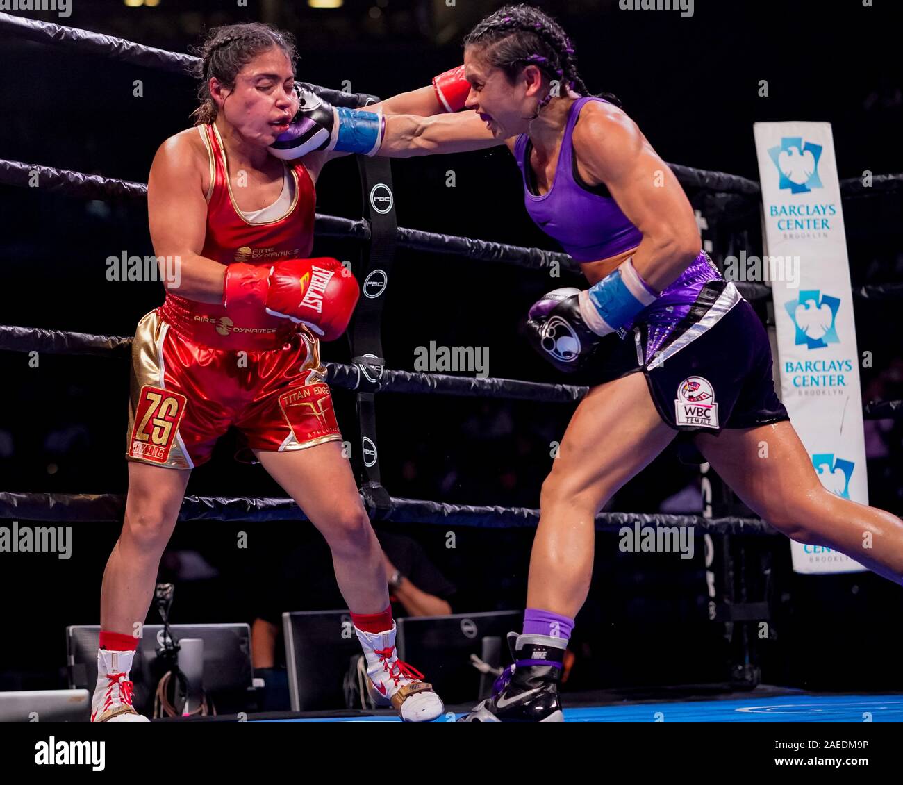 Atomweight hi-res stock photography and images - Alamy