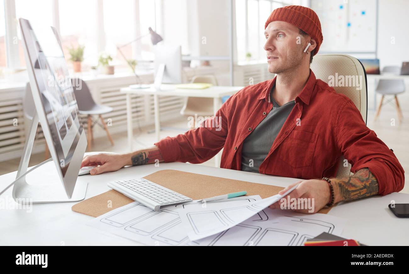 Spacious office desk male hi-res stock photography and images - Alamy
