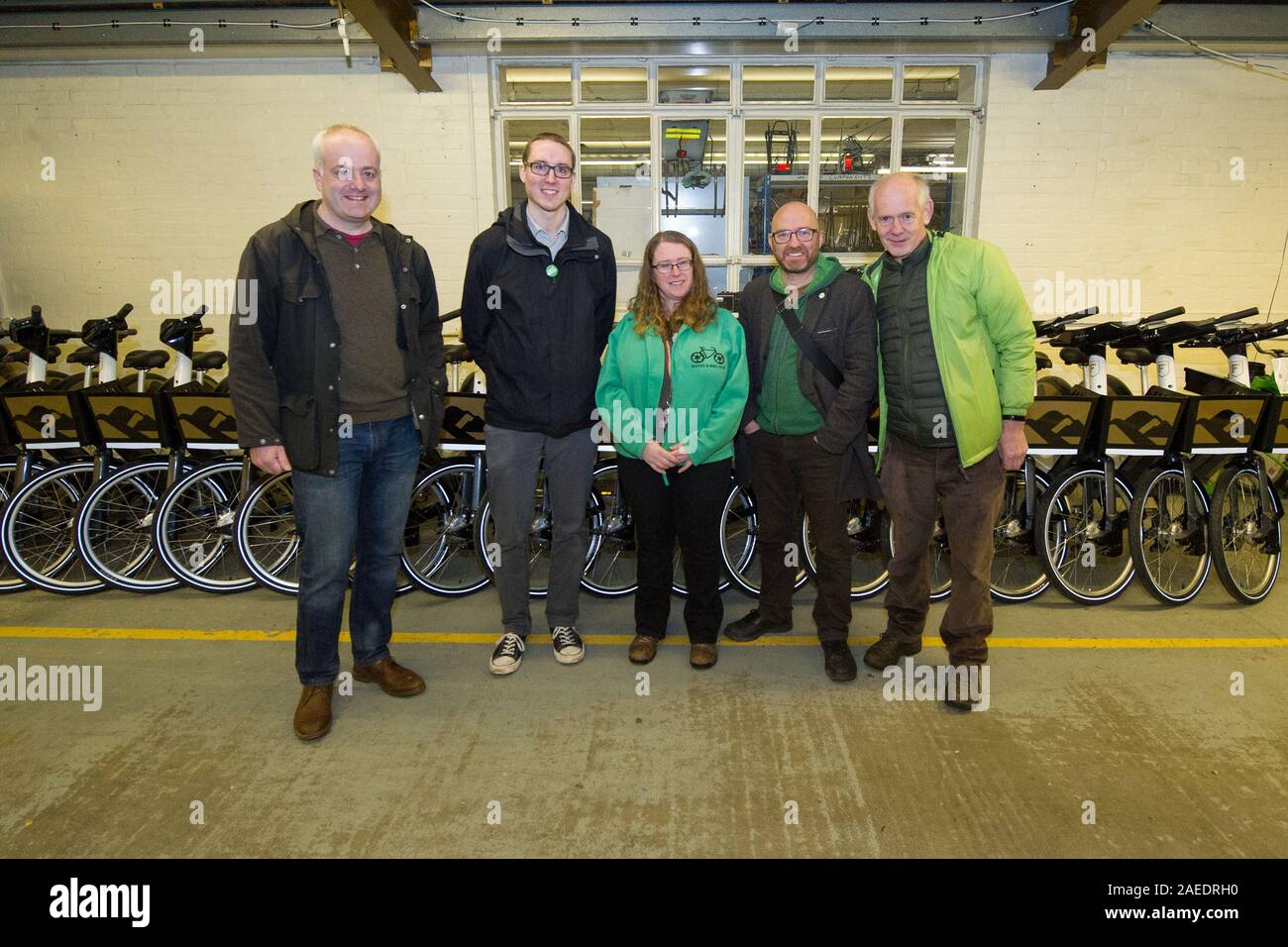 Glasgow, UK. 23 November 2019. Pictured: (L-R) Mark Ruskell MSP; Brian Quinn - Scottish Greens candidate for Stirling; Angela Barron - Director for Recyke-a-bike; Patrick Harvie MSP - Co Leader of the Scottish Green Party; Cllr Alasdair Tollemache - Scottish Greens coucillor for Stirling. Scottish Greens co-leader Patrick Harvie will join environment spokesperson Mark Ruskell MSP and Scottish Greens candidate for Stirling Bryan Quinn to repair some bicycles. Credit: Colin Fisher/Alamy Live News. Stock Photo