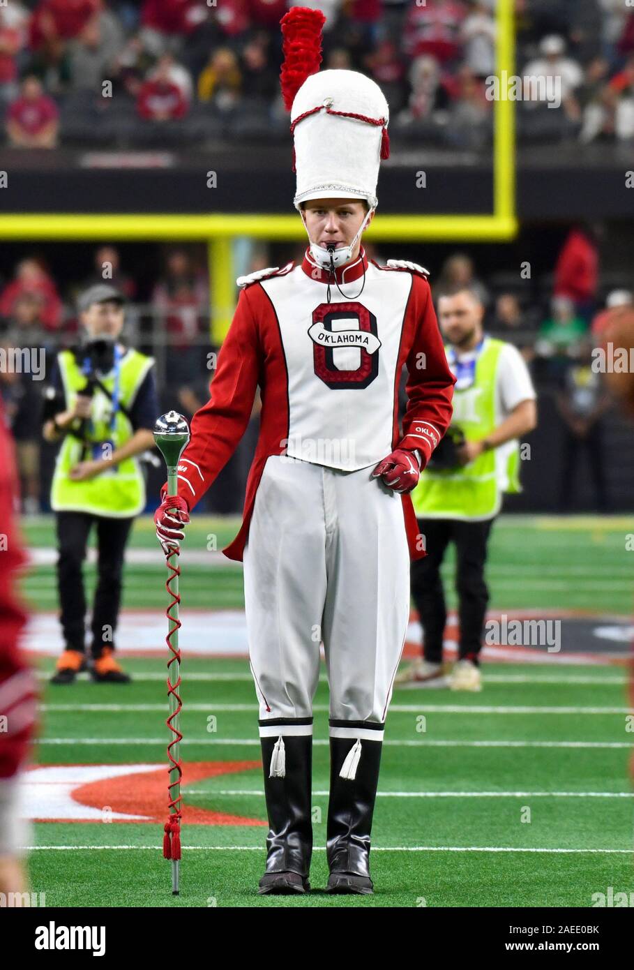 Dec 07, 2019: The Oklahoma drum major during the NCAA Big 12 Championship game between the Baylor University Bears and the University of Oklahoma Sooners at AT&T Stadium in Arlington, TX Oklahoma defeated Baylor 30-23 in Overtime Albert Pena/CSM Stock Photo