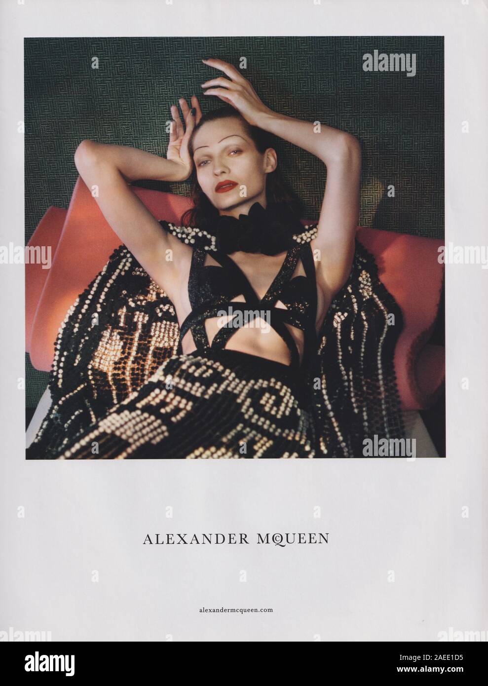 Luxury Shopping Street In Paris Stock Photo - Download Image Now - Alexander  McQueen - Designer Label, Alexander McQueen - Fashion Designer,  Architecture - iStock