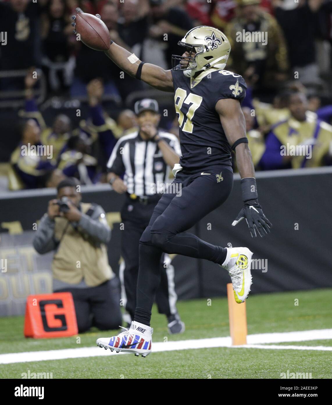 New Orleans, United States. 08th Dec, 2019. New Orleans Saints tight end Jared Cook (87) scores a touchdown against the San Francisco 49ers at the Mercedes-Benz Superdome in New Orleans on Sunday, December 8, 2019. Photo by AJ Sisco/UPI Credit: UPI/Alamy Live News Stock Photo