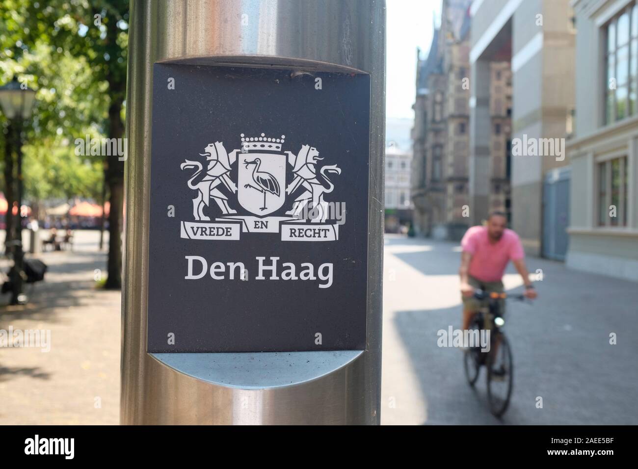 The official and current coat of arms of the City of The Hague as shown on a rising traffic bollard in front of parliament building (tweede kamer). Stock Photo