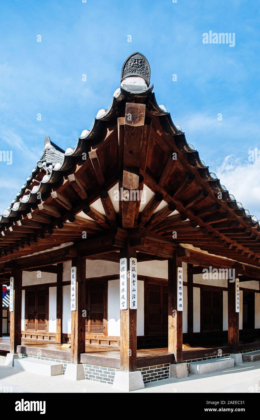 Hanok roof hires stock photography and images Alamy