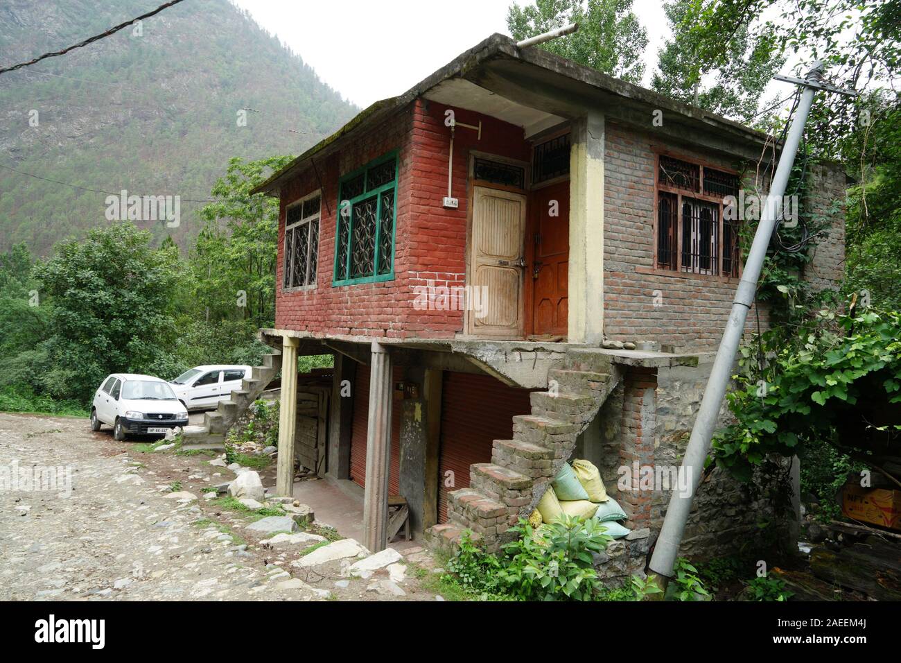 Small house, Village Deori, Kalwari, Tirthan Valley, Himachal ...