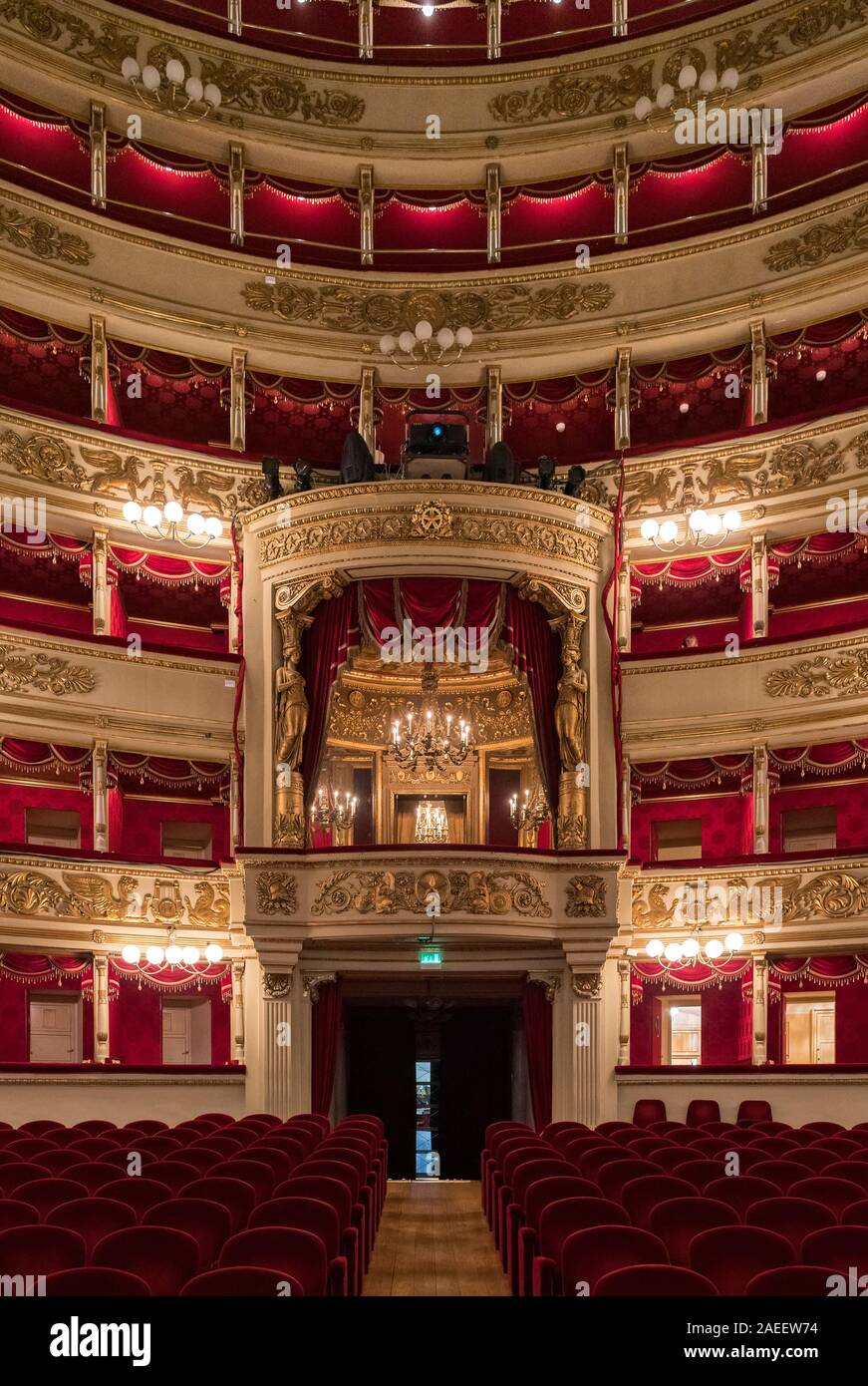 La scala hi-res stock photography and images - Alamy