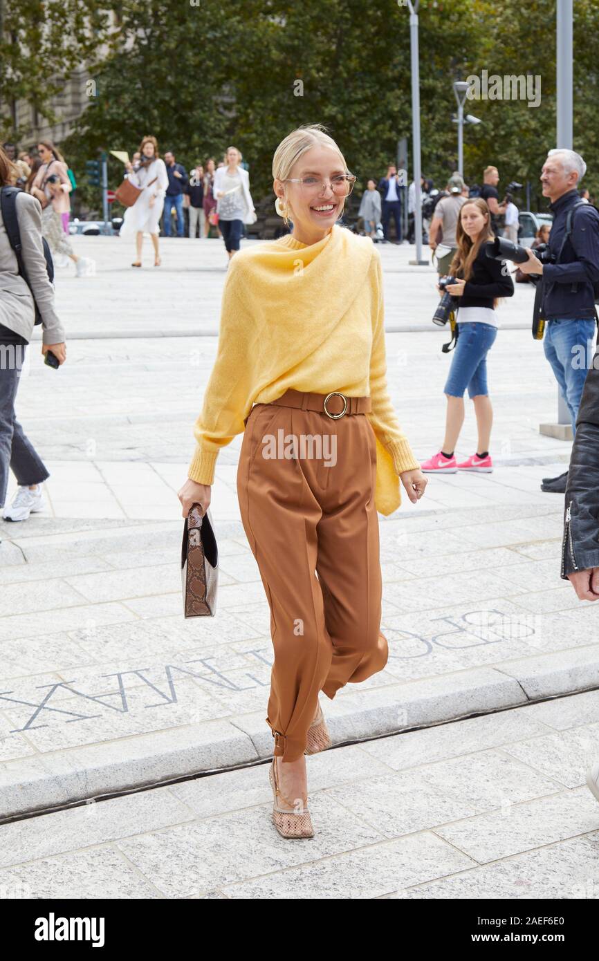 style yellow sweater