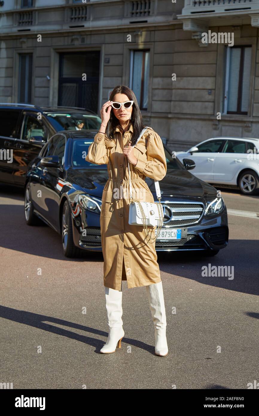 MILAN, ITALY - SEPTEMBER 21, 2019: Woman with beige dress and white leather boots and bag before Salvatore Ferragamo fashion show, Milan Fashion Week Stock Photo - Alamy MILAN, ITALY - SEPTEMBER 21, 2019: Woman with beige dress and white leather boots and bag before Salvatore Ferragamo fashion show, Milan Fashion Week Stock Photo - Alamy