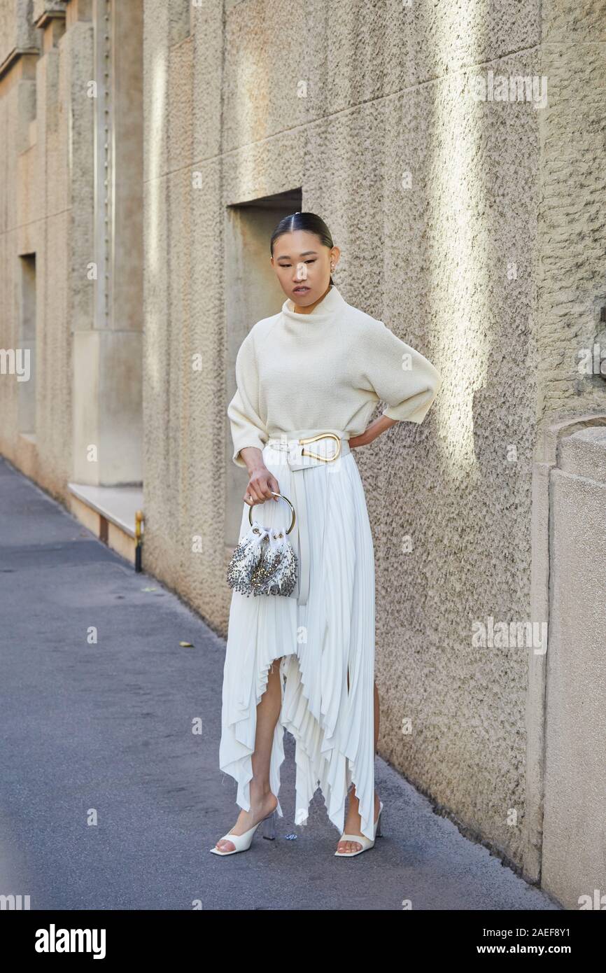 MILAN, ITALY - SEPTEMBER 21, 2019: Woman with long pleated skirt and  sweater before Salvatore Ferragamo fashion show, Milan Fashion Week street  style Stock Photo - Alamy