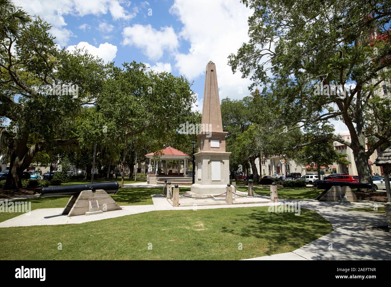 canons and confederate memorial obelisk in plaza de la constitucion st augustine florida usa Stock Photo
