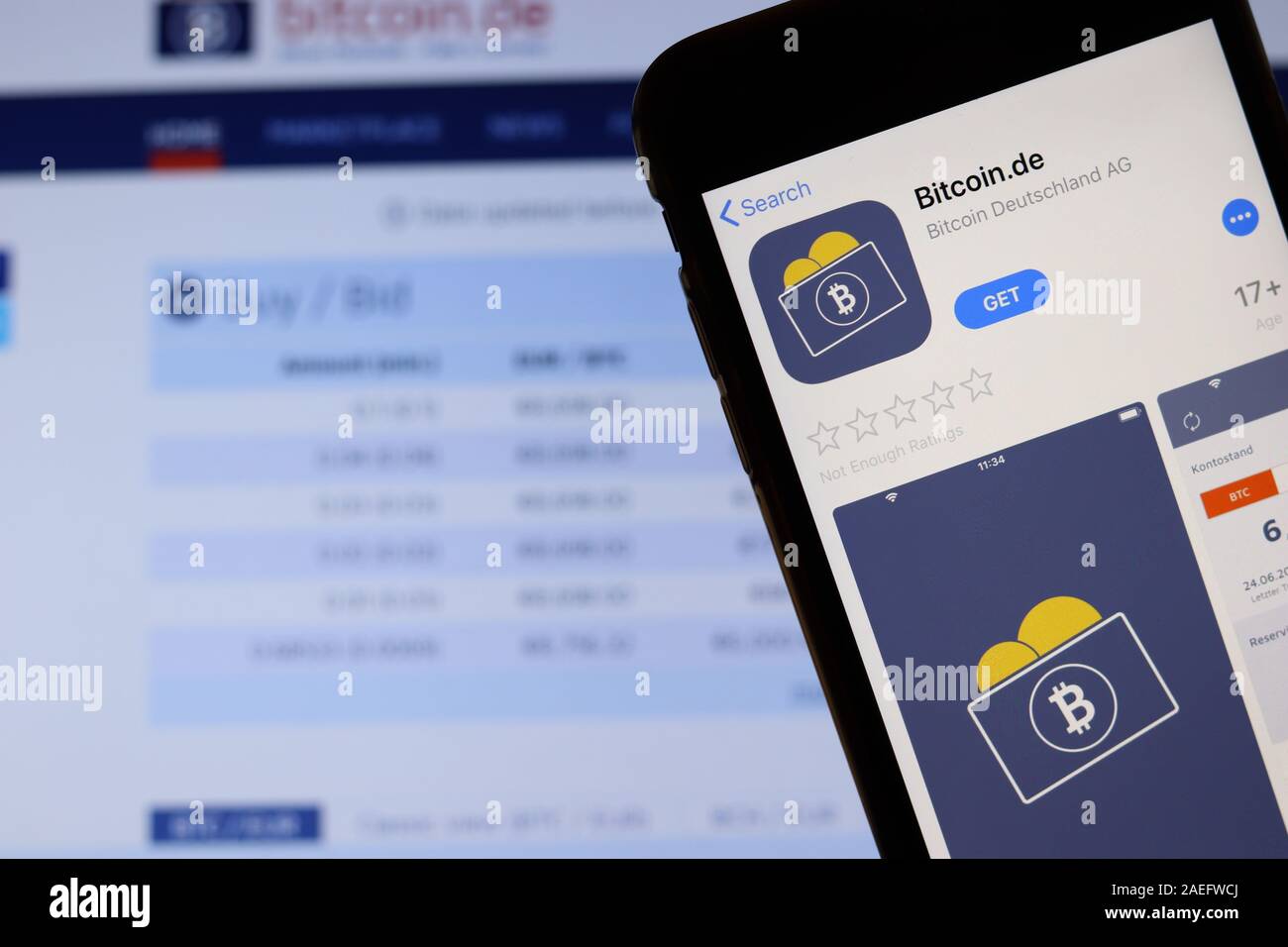 Bitcoin logo hi-res stock photography and images - Alamy