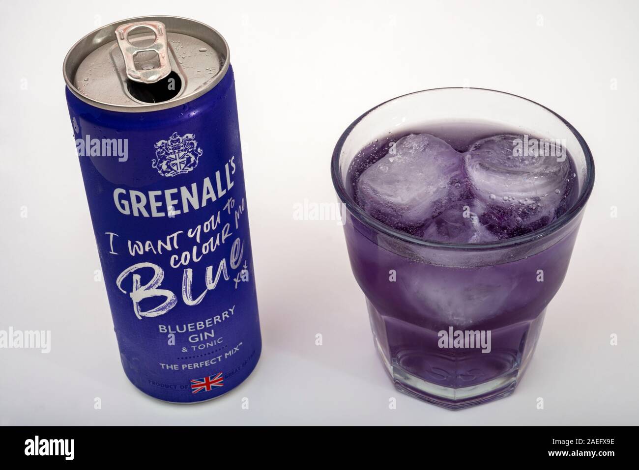 Greenall's blueberry gin and tonic Stock Photo