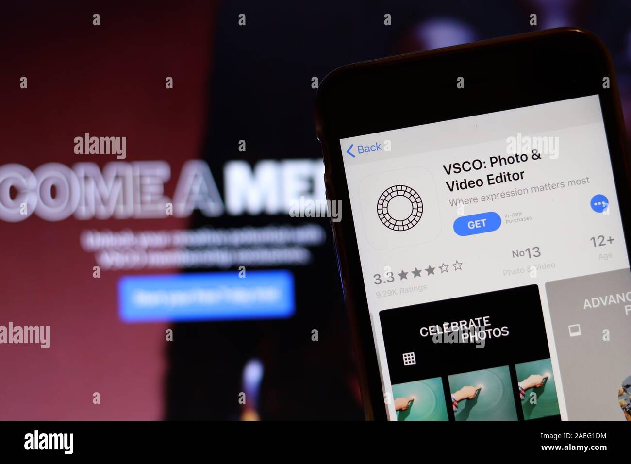Los Angeles, California, USA - 26 November 2019: VSCO icon on phone screen with logo on blurry background, Illustrative Editorial. Stock Photo