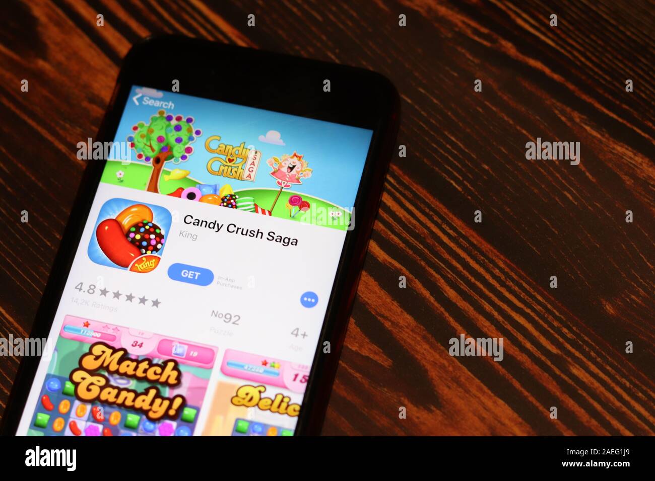 Candy crush iphone hi-res stock photography and images - Alamy