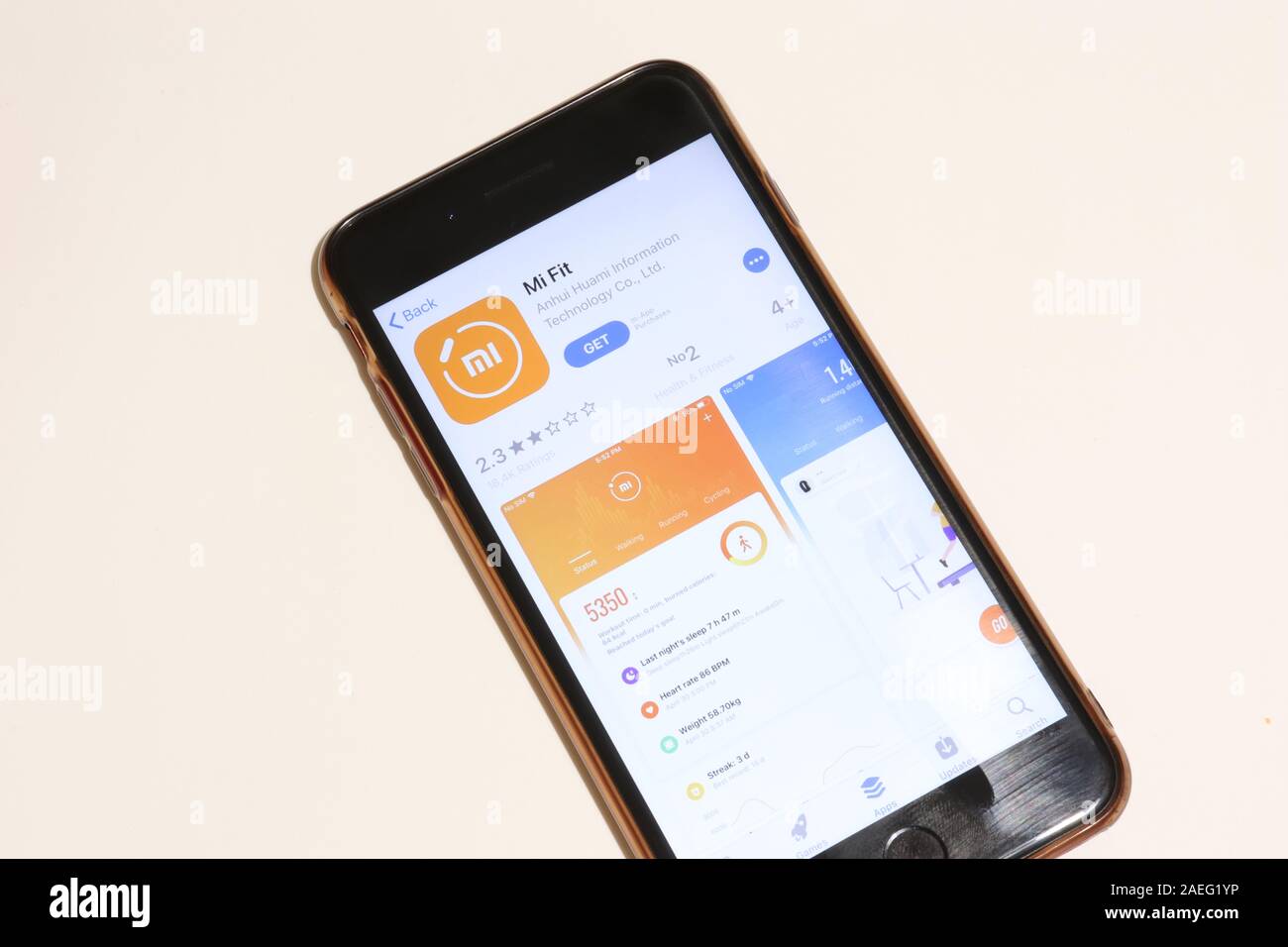 Los Angeles, California, USA - 4 December 2019: Mi Fit app store icon on  phone screen top view on white background, Illustrative Editorial Stock  Photo - Alamy