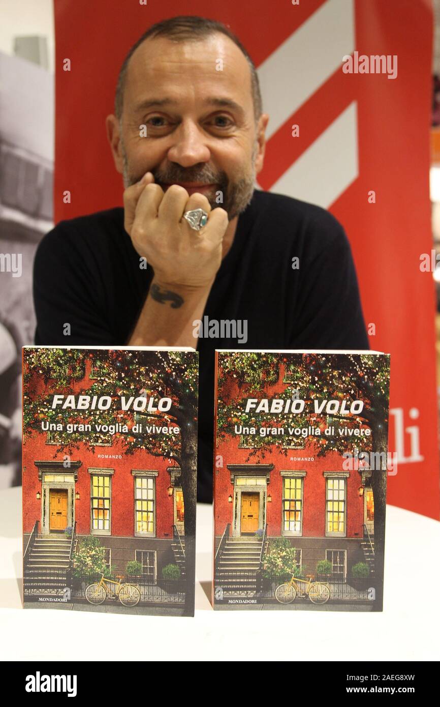 Fabio Volo, actor, writer, radio presenter and italian screenwriter, attend  in Naples book entitled UNA GRAN VOGLIA DI VIVERE. (Photo by Salvatore  Esposito/Pacific Press Stock Photo - Alamy