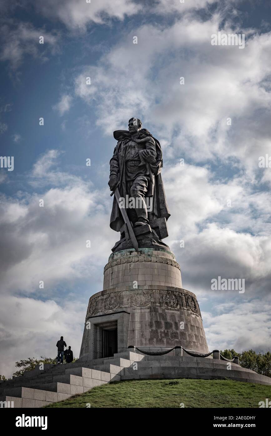 A sculpture of Sergeant of Guards Nikolai Masalov standing on a broken Swastika and holding a German child in the Soviet War Memorial, Treptower Park Stock Photo