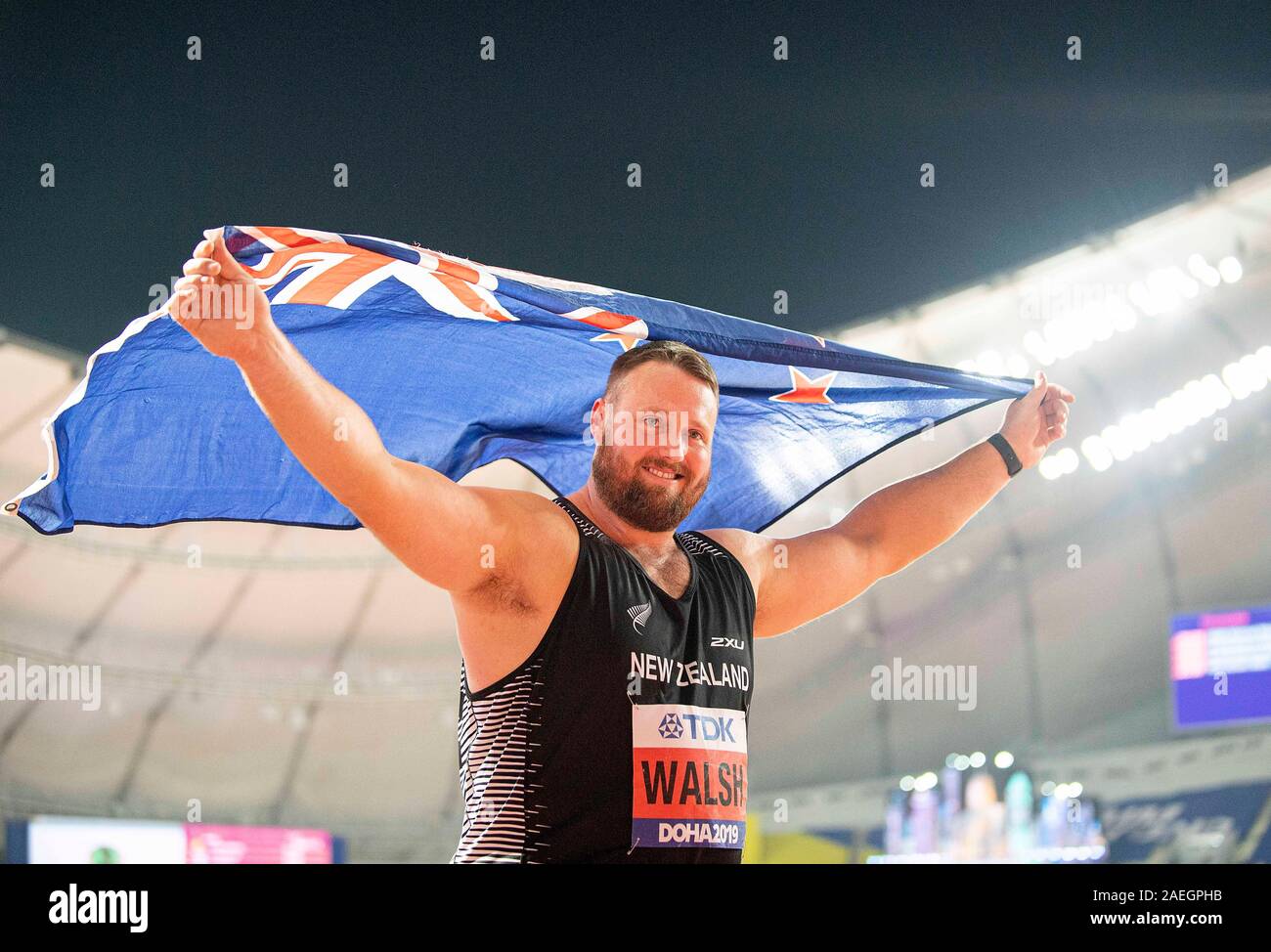 jubilation Tomas Walsh (NZL / 3rd place) with flag. Final shot put of the men, on 05.10.2019 World Athletics Championships 2019 in Doha / Qatar, from 27.09. - 10.10.2019. | Usage worldwide Stock Photo
