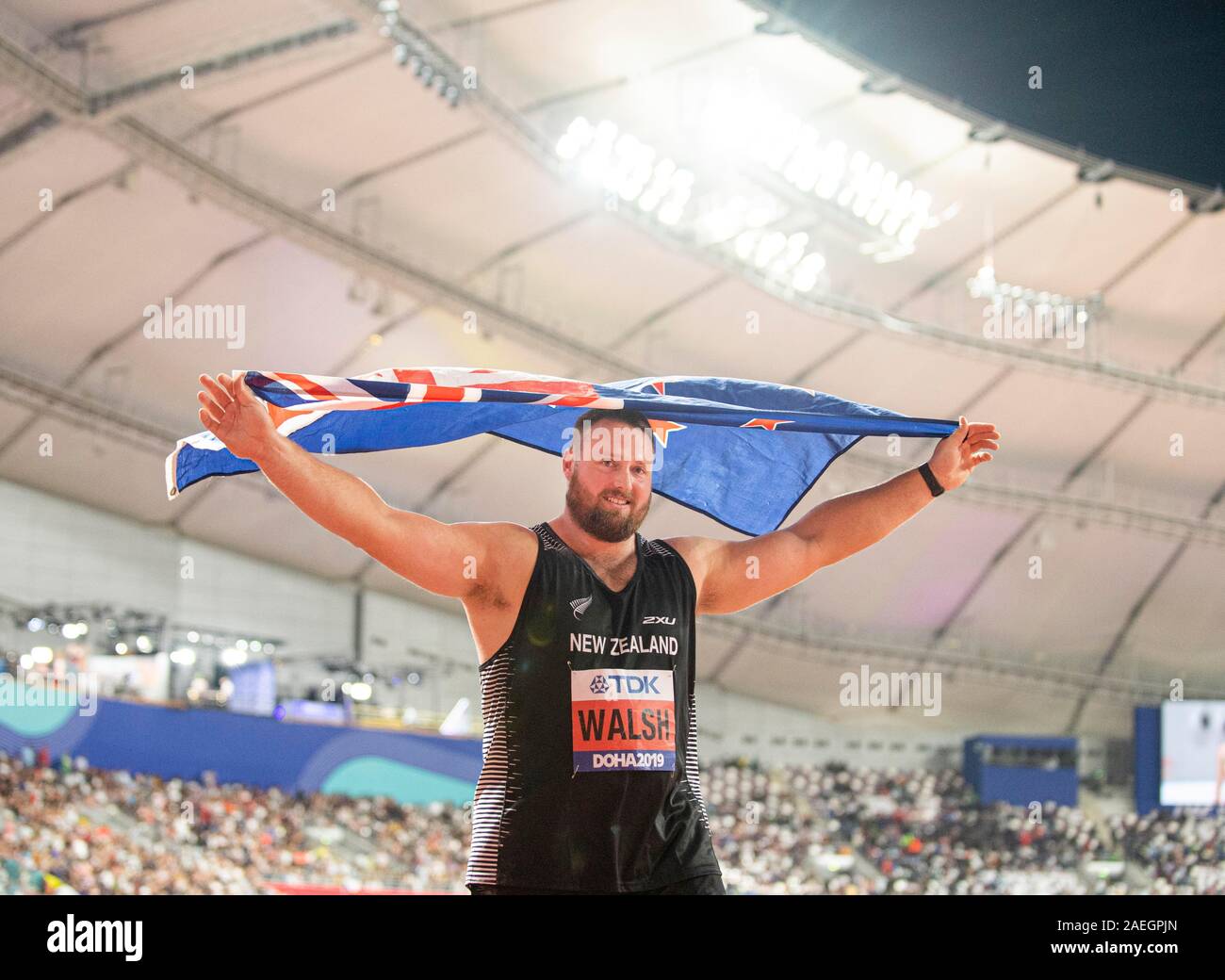 jubilation Tomas Walsh (NZL / 3rd place) with flag. Final shot put of the men, on 05.10.2019 World Athletics Championships 2019 in Doha / Qatar, from 27.09. - 10.10.2019. | Usage worldwide Stock Photo