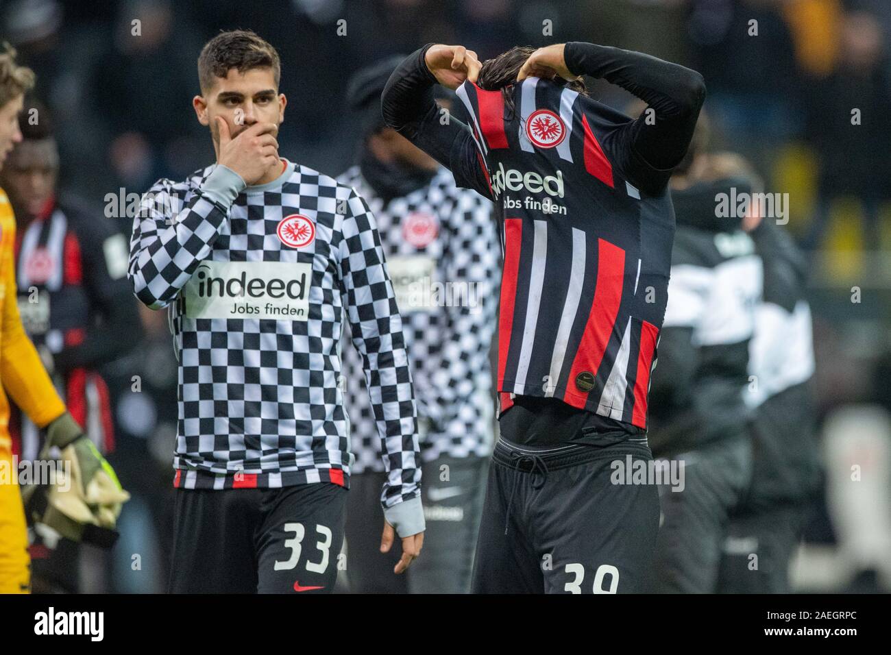 Frankfurt, Deutschland. 06th Dec, 2019. Andre SILVA (left, F) and Goncalo PACIENCIA (F) are disappointed, disappointed, disappointed, disappointed, sad, frustrated, frustrated, late, half figure, half figure, gesture, gesture, the jersey is over his head, Soccer 1 .Bundesliga, 14. matchday, Eintracht Frankfurt (F) - Hertha BSC Berlin (B) 2: 2, on 06.12.2019 in Frankfurt/Germany. ¬ | usage worldwide Credit: dpa/Alamy Live News Stock Photo