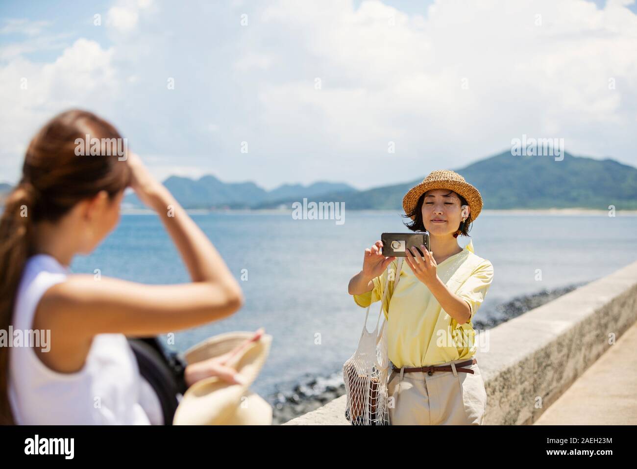 Two japanese women hi-res stock photography and images - Alamy