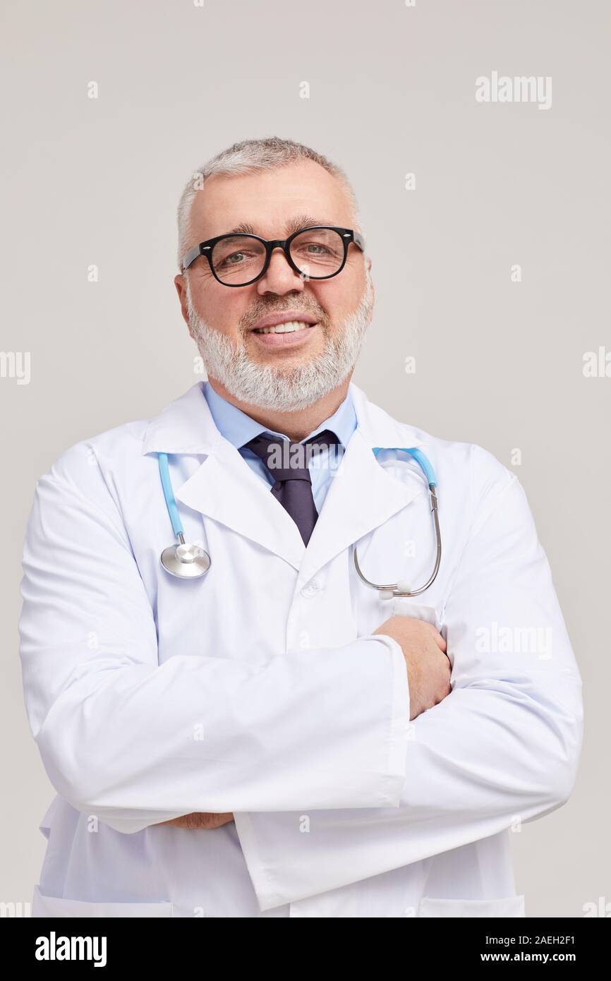 Doctor portrait arms crossed hi-res stock photography and images - Alamy