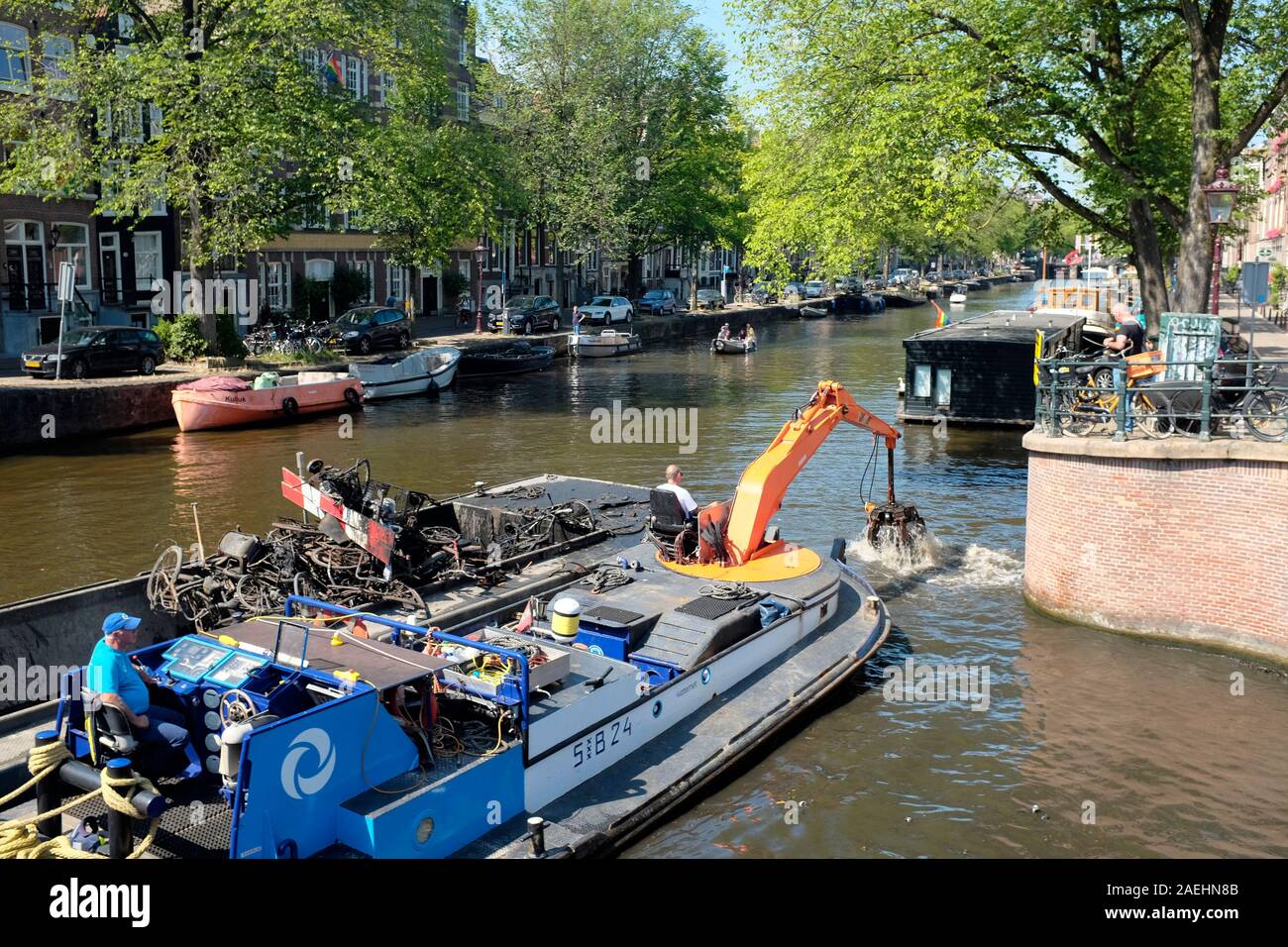 Cleaning the canals hires stock photography and images Alamy