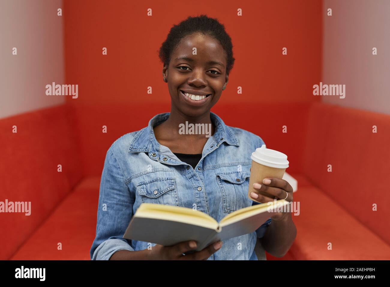 African woman reading a book hi-res stock photography and images - Alamy