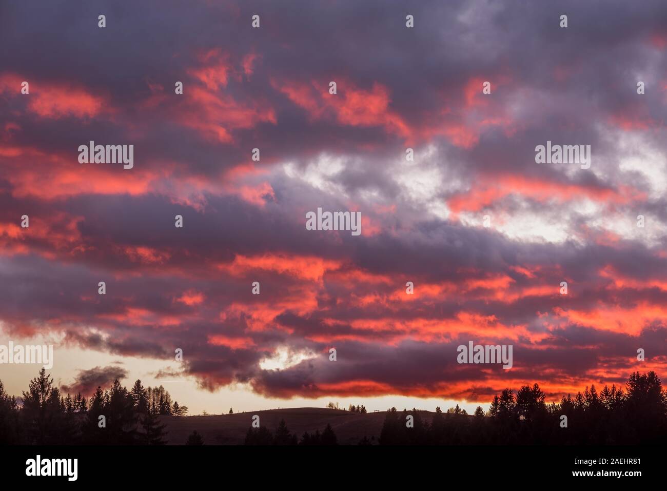 dramatic sunset sky and clouds replacement background pattern landscape wallpaper Stock Photo