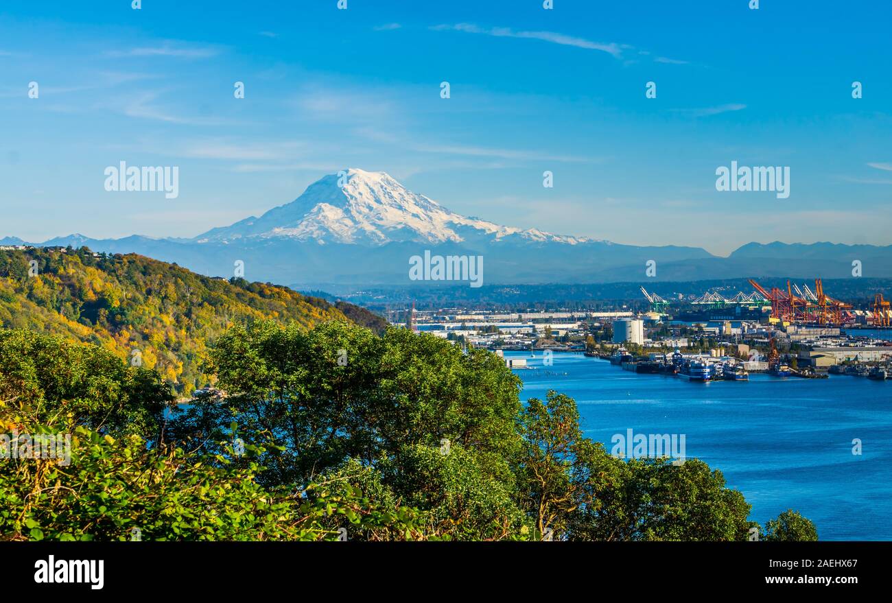 A view of Mount Rainier and the Port of Tacoma Stock Photo - Alamy