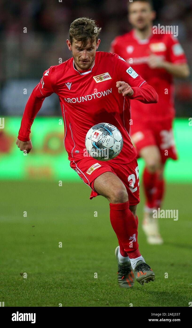 Berlin, Germany. 08th Dec, 2019. Soccer: Bundesliga, 1st FC Union Berlin - 1st FC Cologne, 14th matchday, stadium An der Alten Försterei. Christopher Lenz of 1.FC Union Berlin runs with the ball over the playing field. Credit: Andreas Gora/dpa/Alamy Live News Stock Photo