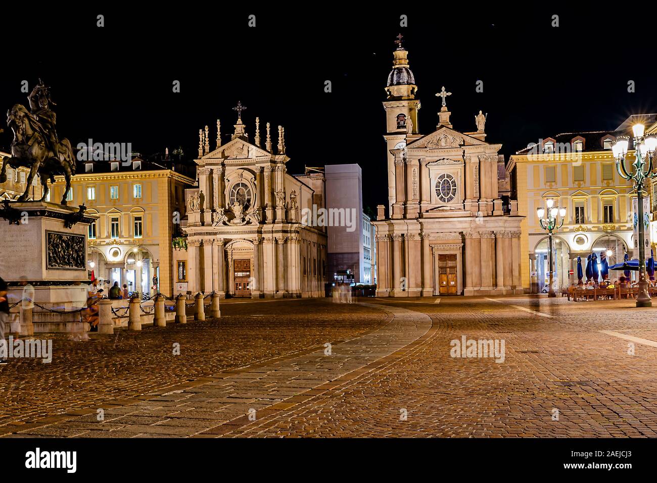 Turin by night. The first capital of the Kingdom of Italy shows its