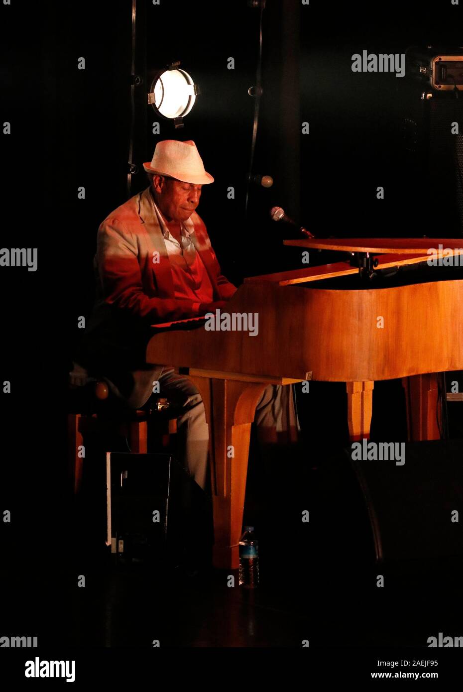 Soy piano hi-res stock photography and images - Alamy