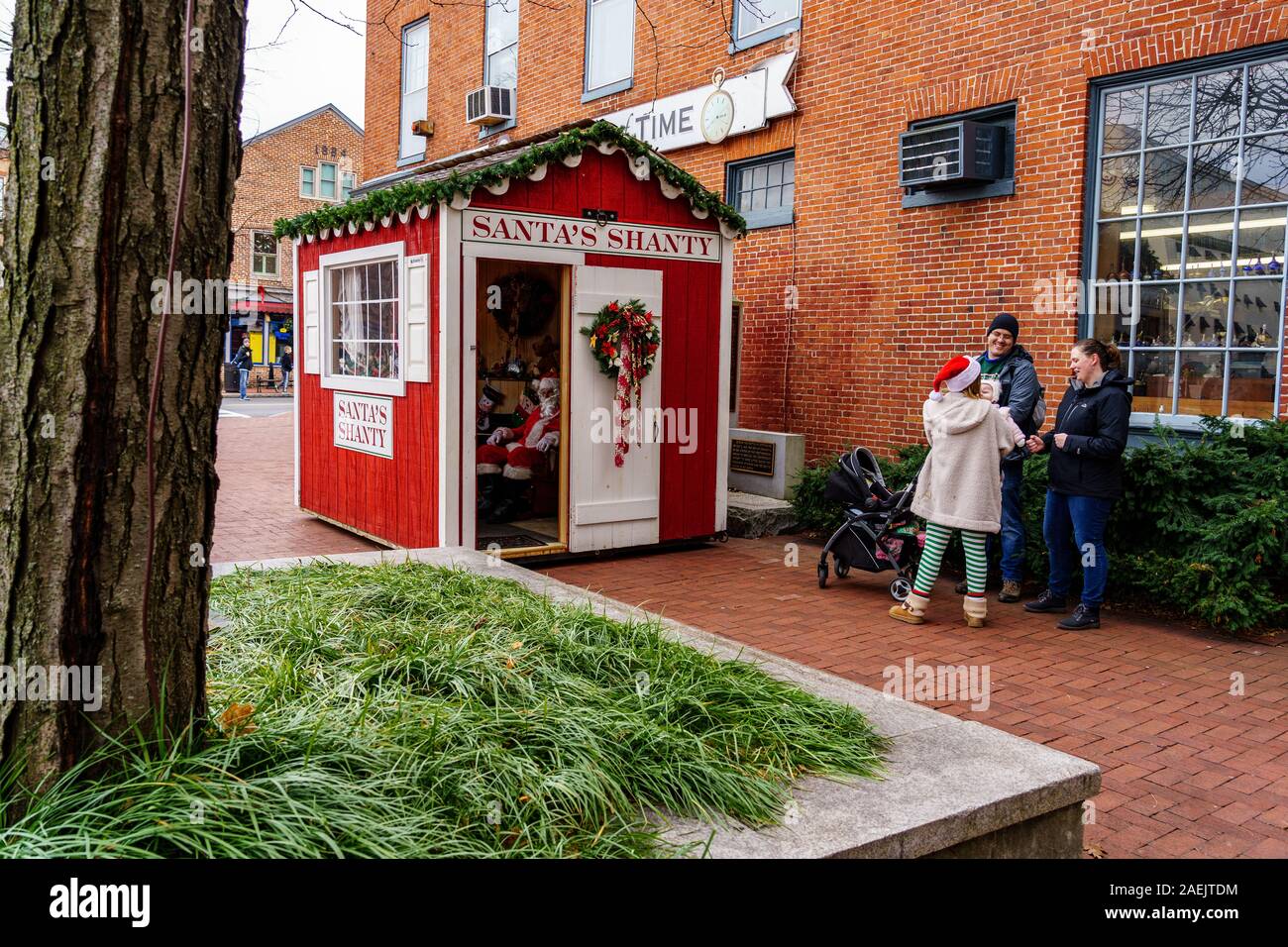 Usa christmas street child not kids hi-res stock photography and images