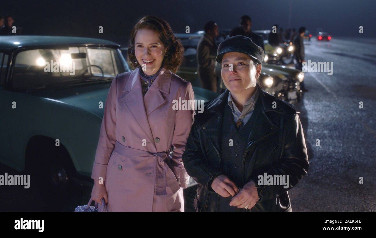 THE MARVELOUS MRS. MAISEL, from left Rachel Brosnahan, Alex Borstein