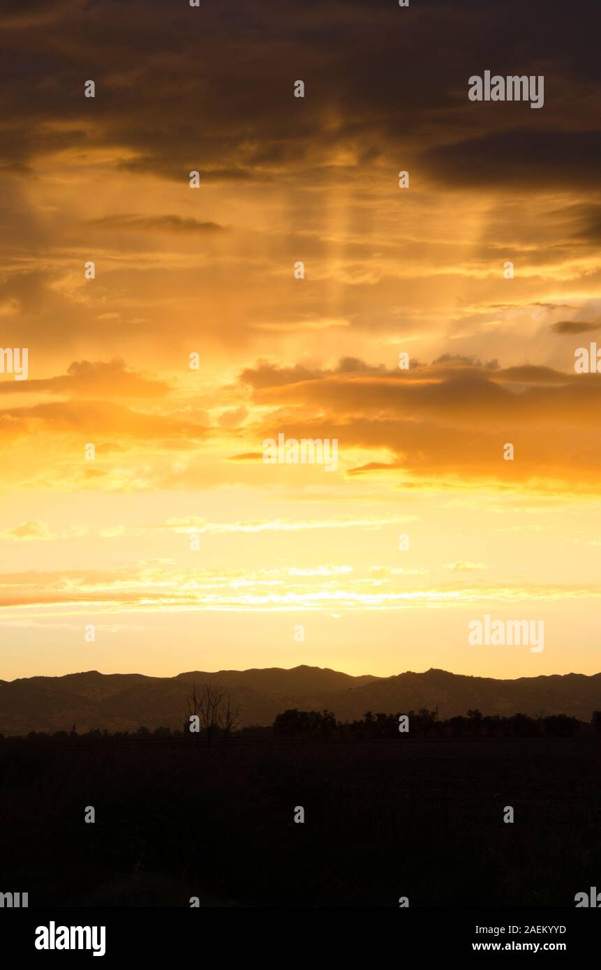 Yellow light beams hi-res stock photography and images - Alamy