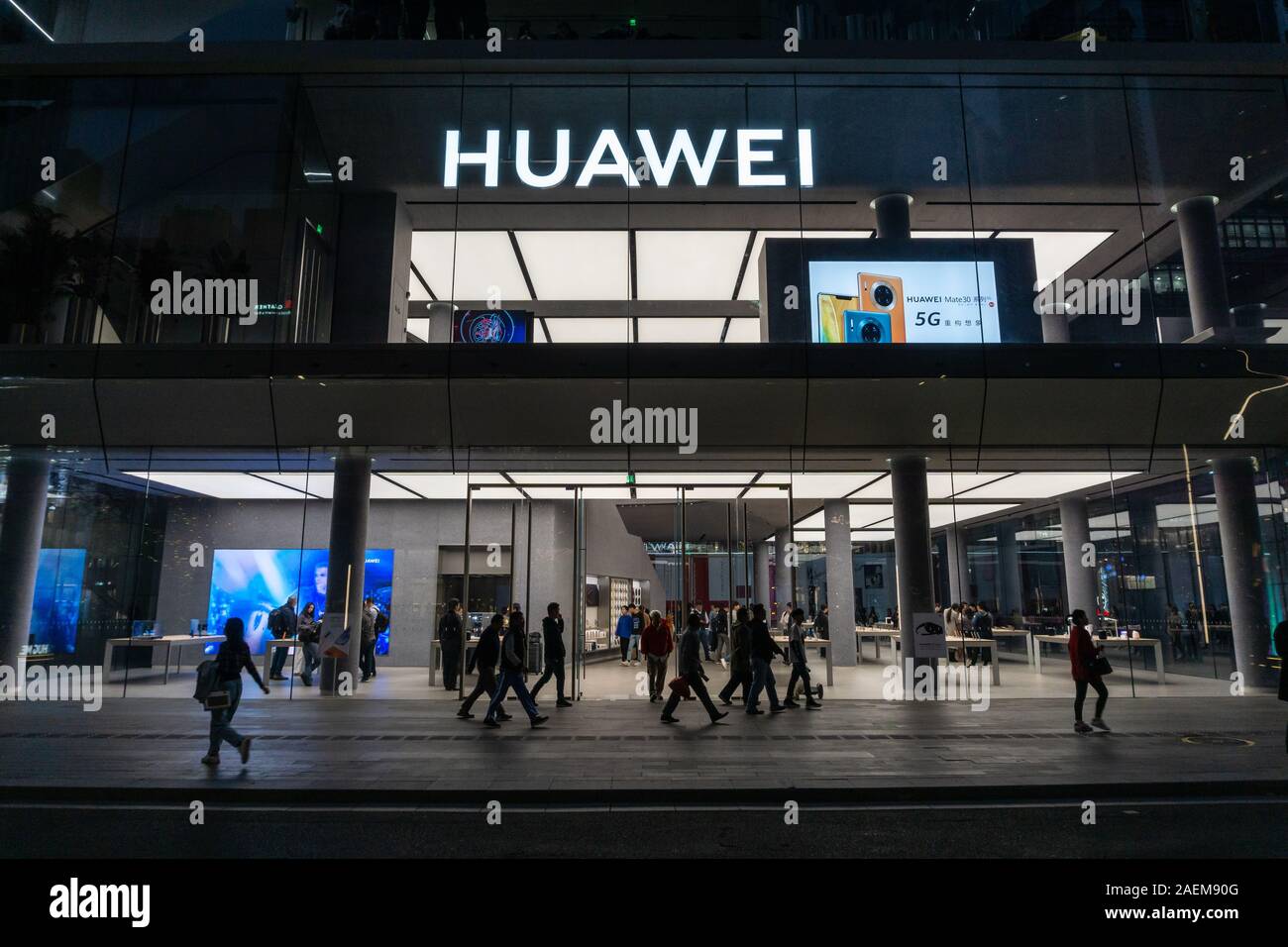 Large Huawei store in Shenzhen China Stock Photo