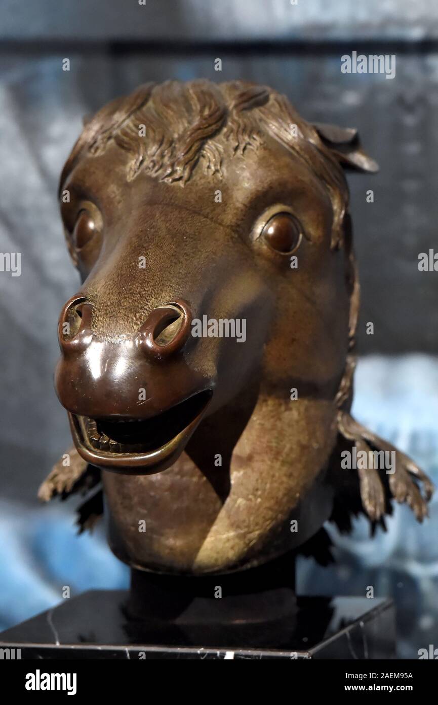Bronze chinese horse hi-res stock photography and images - Alamy