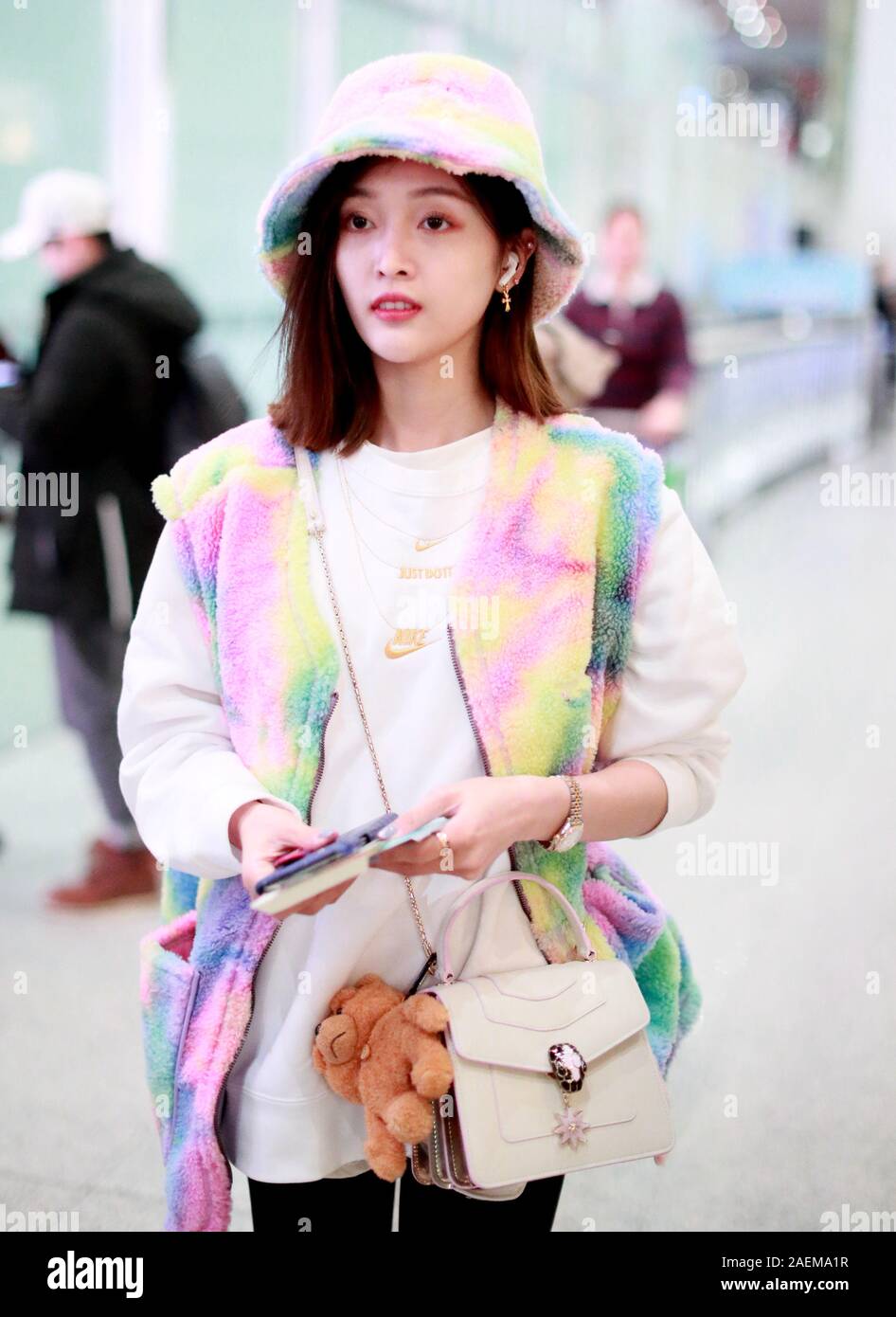 Wu Xuanyi of Chinese idol girl group Rocket Girls 101 arrives at a Beijing  airport before departure in Beijing, China, 25 November 2019. Hoodie: Nik  Stock Photo - Alamy